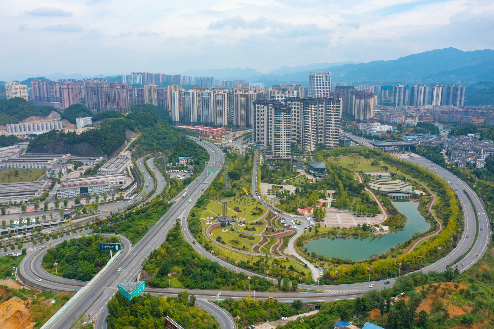 推动城市转型 促进产业升级——贵州仁怀构建新兴产业体系重点工作